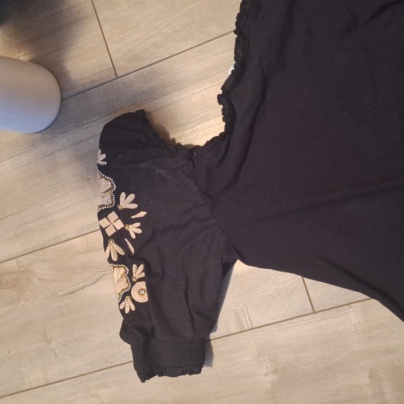 Embroiderd Top - Picture 6 of 9